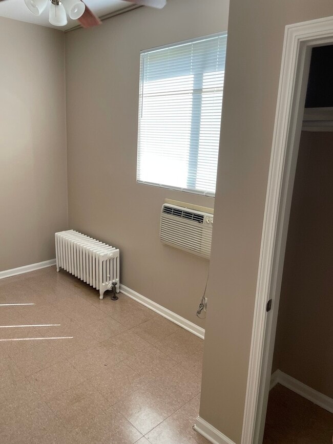 Building Photo - 714 Broadway Ave