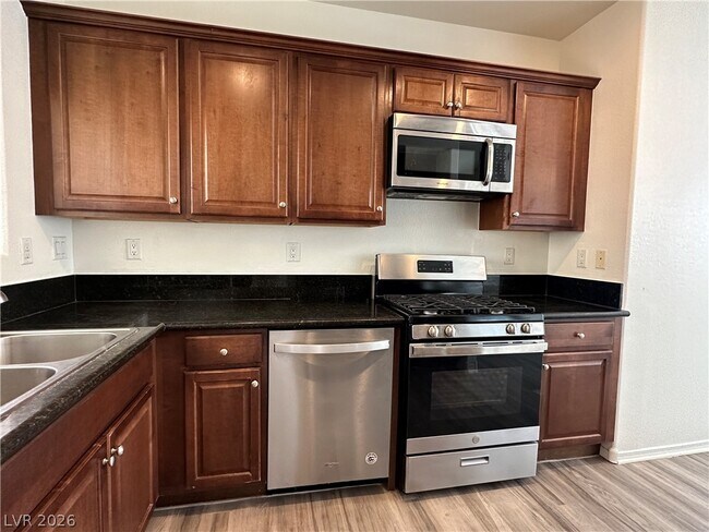 Building Photo - 1050 E Cactus Ave