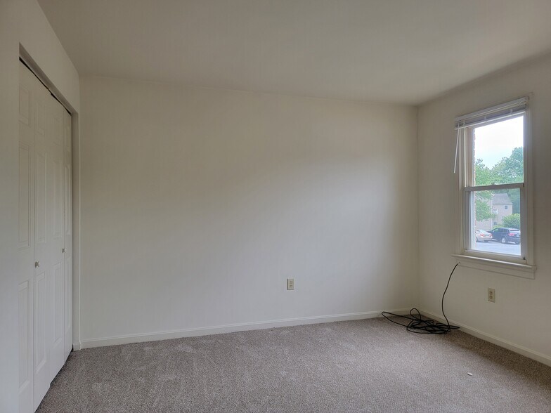 Building Photo - 31 Hilldale Dr