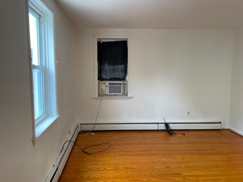 Building Photo - 6649 Hegerman St