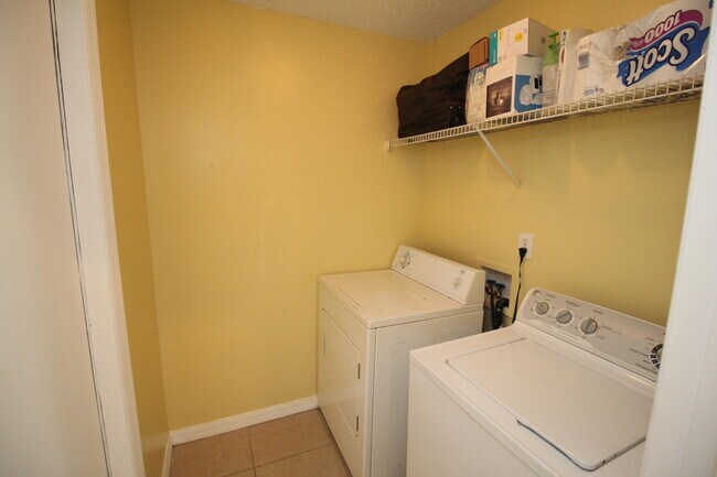 Building Photo - 709 Rostock Cir NW