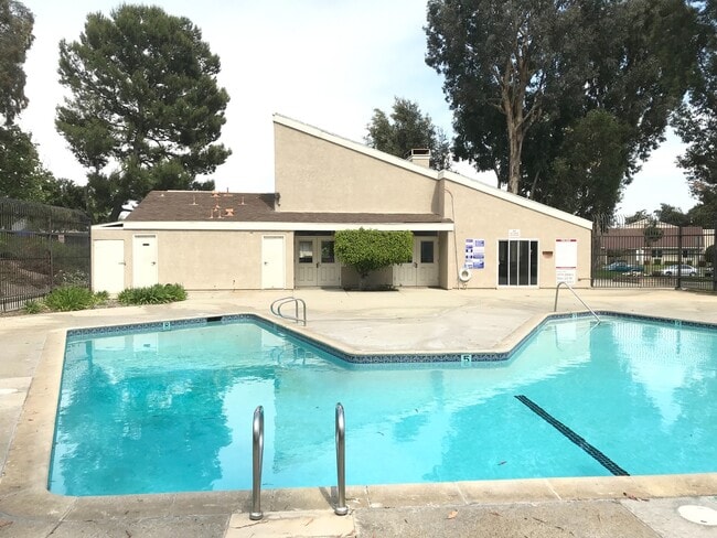 Building Photo - 3 Bedrooms, 2.5 Bath Townhome for Lease in Ontario with Water & Trash Included