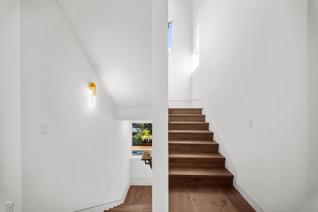 Building Photo - 2904 Westhill Dr