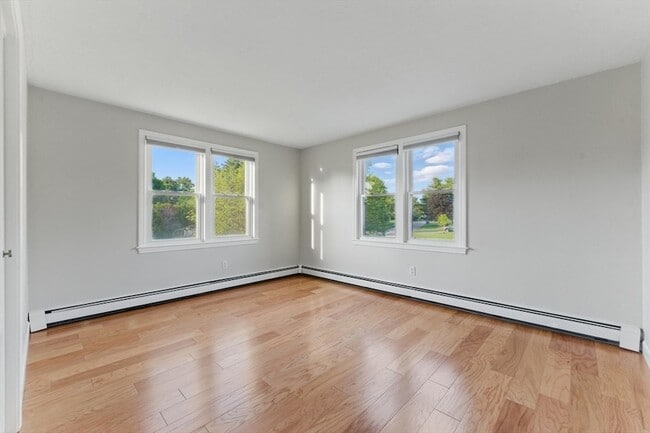 Building Photo - 121 Indian Meadow Dr