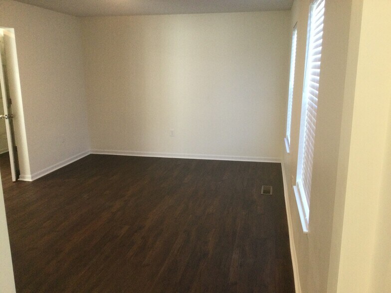 Building Photo - 2831 Coachlight Ln