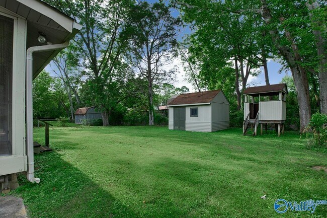 Building Photo - 2320 Rodgers Dr NE