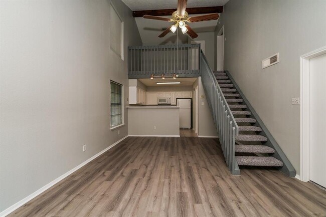 Building Photo - 200 Pecan Dr