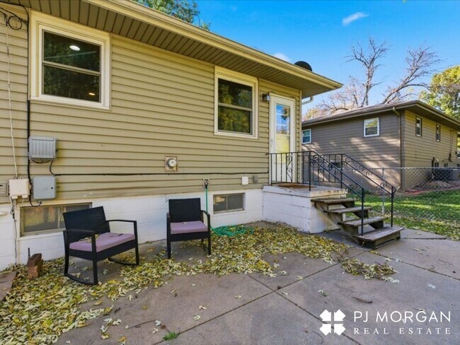 Building Photo - Adorable Westside Home Just Steps from Rockbrook Village!