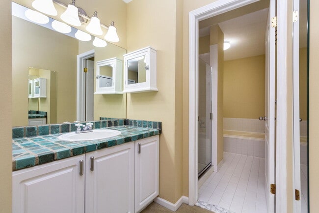 Building Photo - 1093 Fairways Blvd