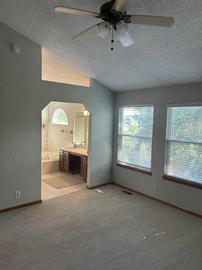 Building Photo - "Charming 3-Bed, 2-Bath Single Family Home in Littleton!"