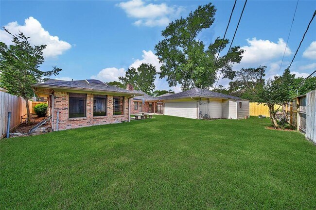 Building Photo - 1056 Martin St