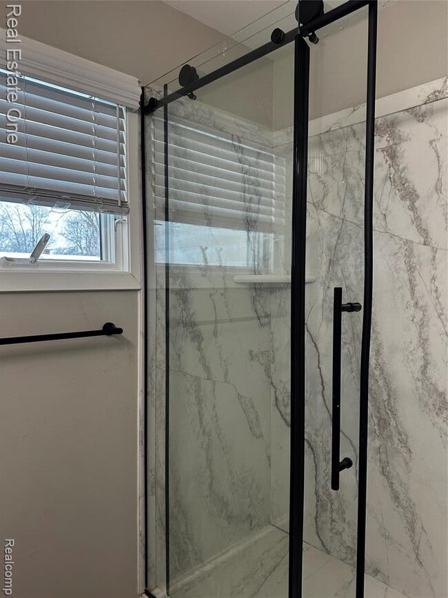 Building Photo - 38 Kenyon Dr