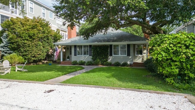 Building Photo - North End