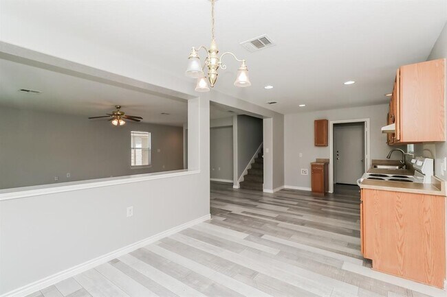 Building Photo - 6805 Doyal Dr