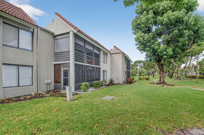 Building Photo - 5560 Fairway Park Dr