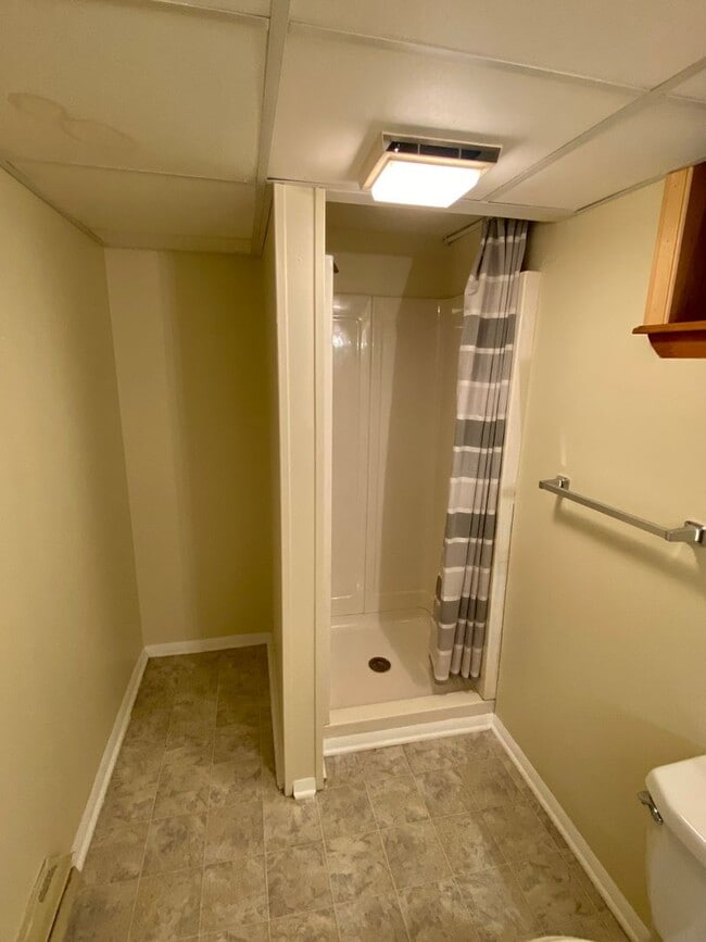 Building Photo - Charming 3Bedroom/2Bathroom Detached Home ...