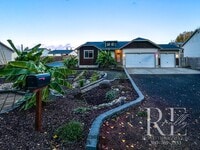 Building Photo - Single Story, Tranquil Gardens, 3-Car Garage!