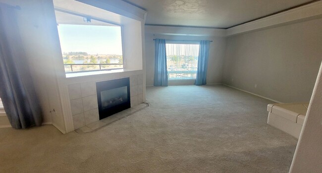 Building Photo - 300 Columbia Point Dr