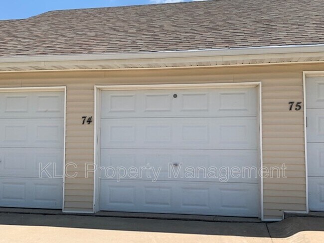 Building Photo - 1825 SW White Birch Cir