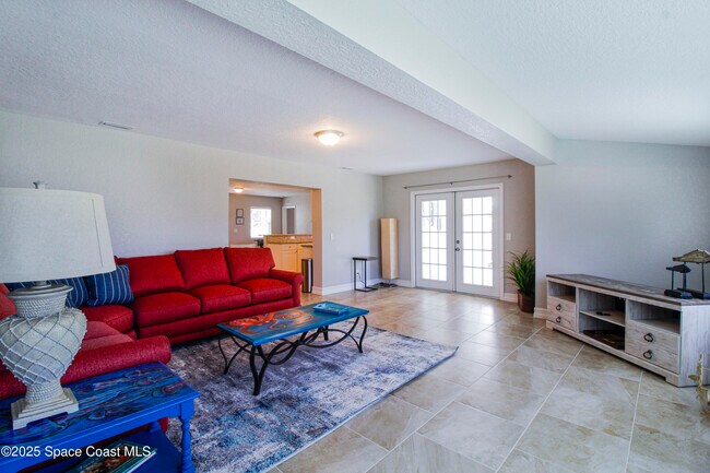 Building Photo - 827 Glenmore Cir