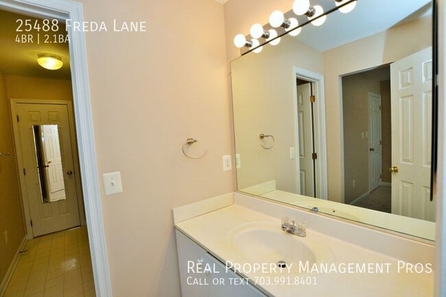 Building Photo - 25488 Freda Ln