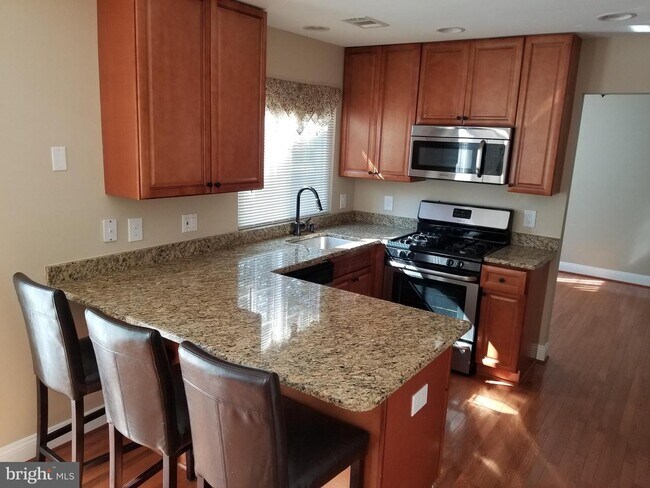 Building Photo - 408 Foxridge Dr SW