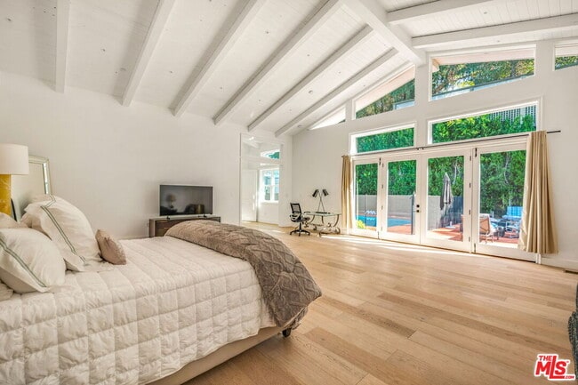 Building Photo - 9669 Oak Pass Rd