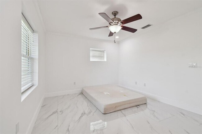 Building Photo - 8708 Thornwood Ln