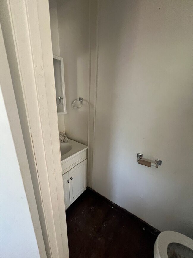 Building Photo - Click the “Apply Now” button or email wapmrentals@gmail.com for a prompt response.