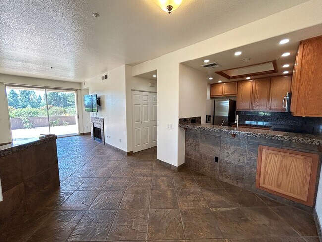 Building Photo - Beautiful 2 Bed 2 Bath Tustin Ranch Condo With Golf Course Views!