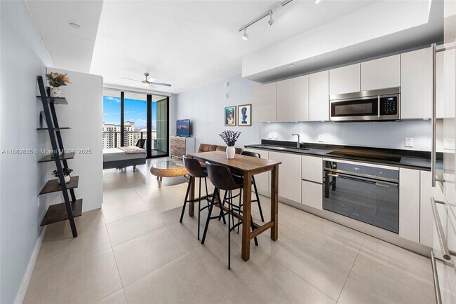 Building Photo - 1010 Brickell Ave