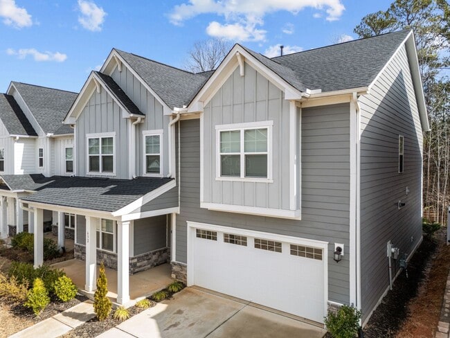 Building Photo - Modern 5-Bed, 4-Bath Family Home with Garage & Pool Access – Devon Square