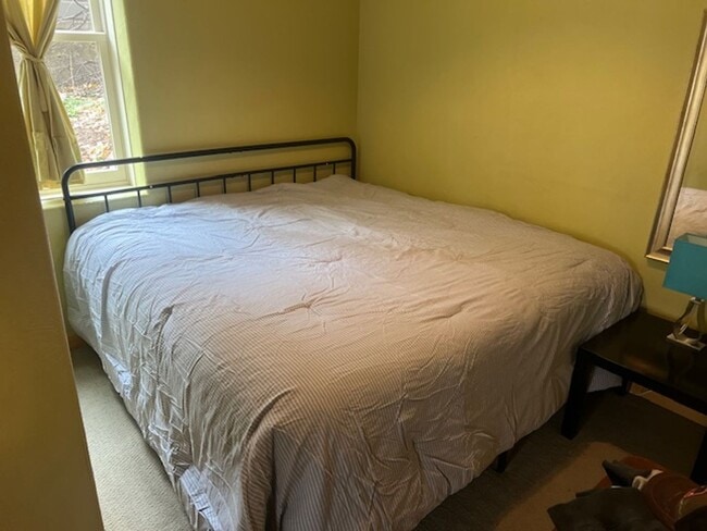 Building Photo - OLD TOWN GEM