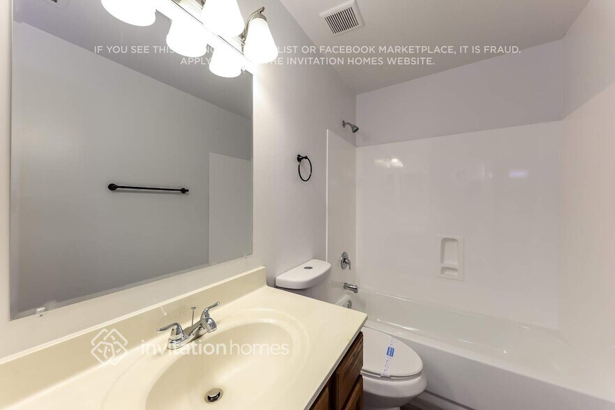 Building Photo - 5029 W Kerry Ln