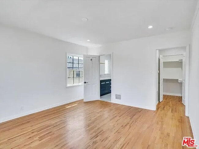 Building Photo - 1703 Kelton Ave