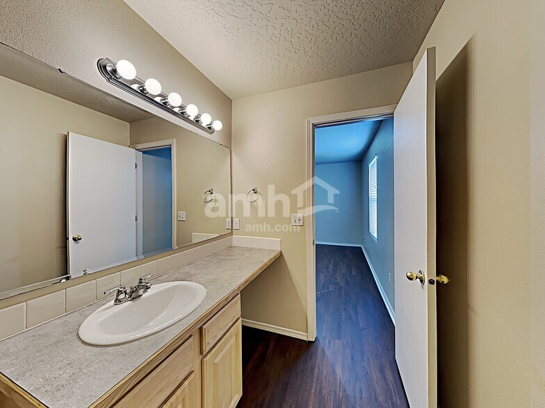 Building Photo - 7309 S Headsail Ave