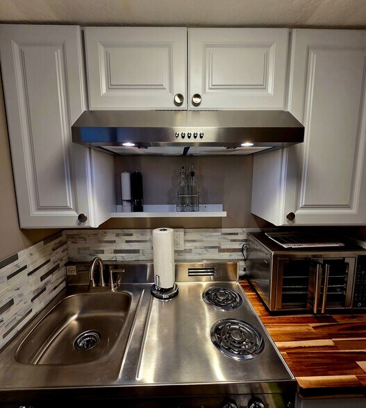 Building Photo - 2205 Buttonwood Dr