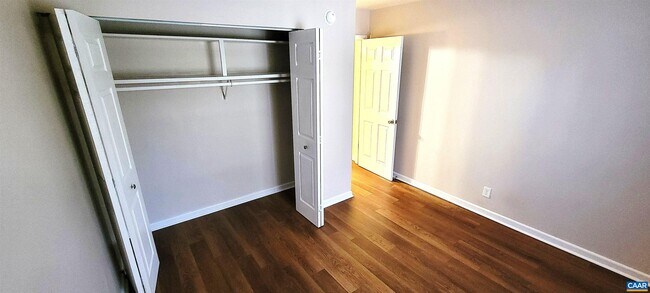 Building Photo - 2527 Hydraulic Rd