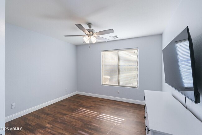 Building Photo - 1422 S 230th Ave