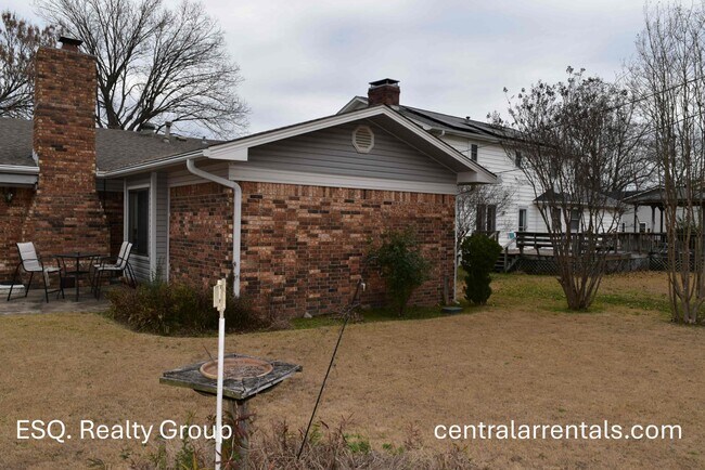 Building Photo - 4512 Somers Ave