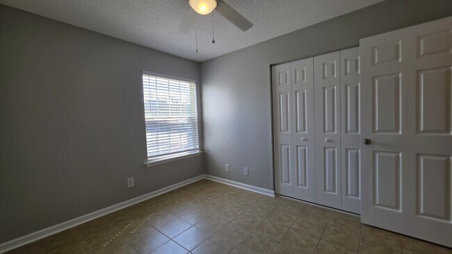 Building Photo - 8642 South Bridge Dr