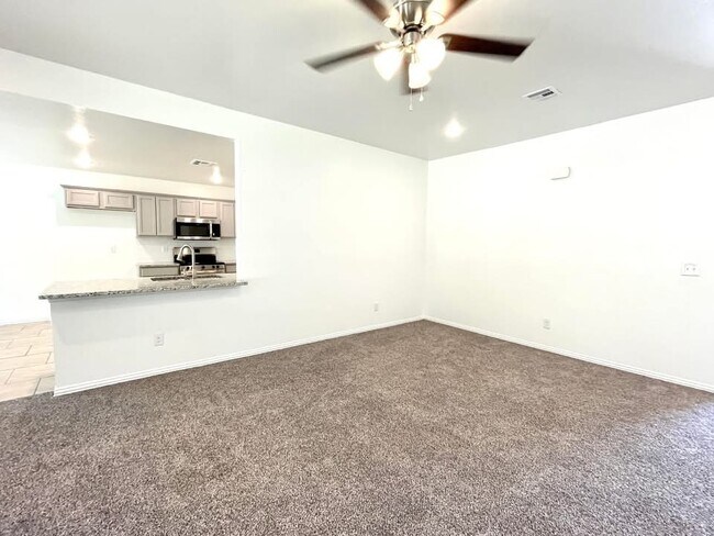 Building Photo - 914 Indian Plns Rd