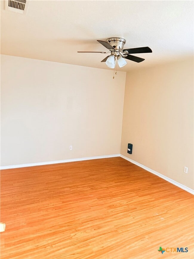 Building Photo - 203 W Mary Jane Dr