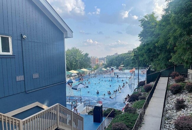 Building Photo - 315 56th St