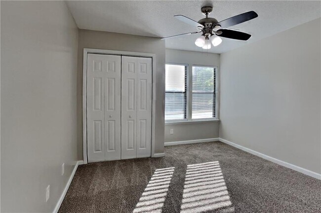 Building Photo - 1174 Empire Cir