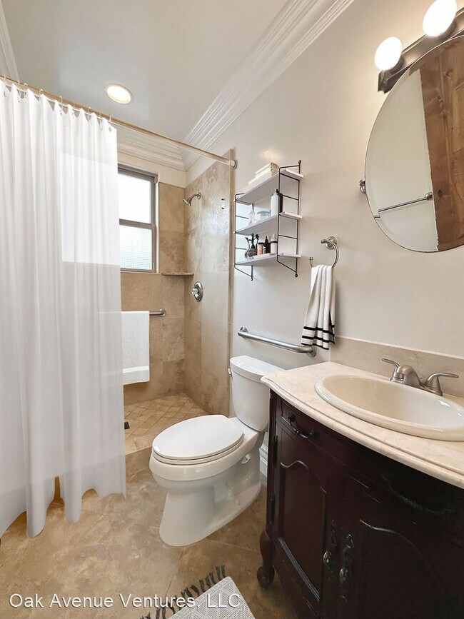 Building Photo - 3 br, 2 bath House - 1206 Oak Avenue