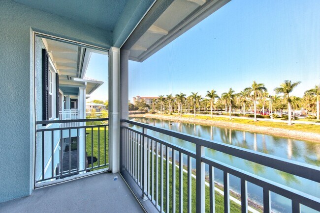 Building Photo - 3 BEDROM 3 BATH TOWNHOUSE IN VILLA MAR BON...