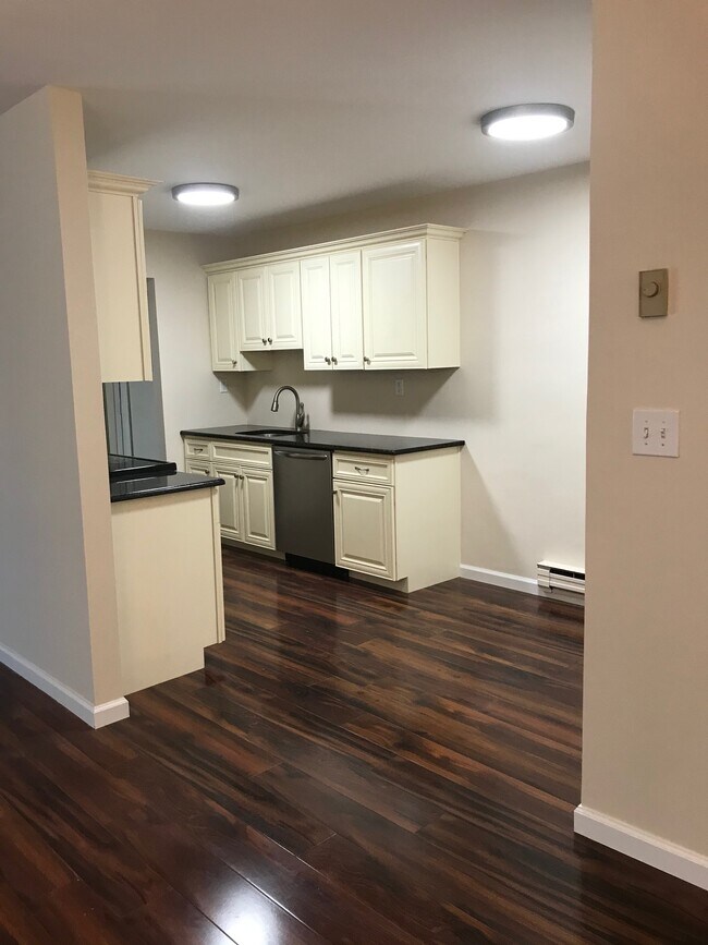 Building Photo - 34 Meadow Green Cir