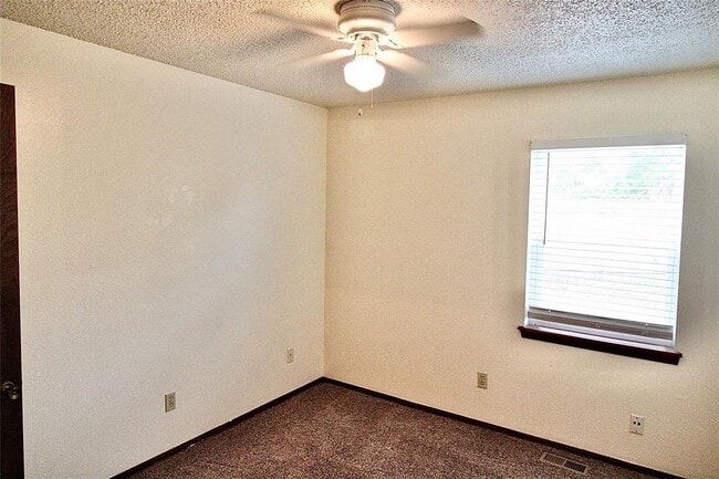 Building Photo - 312 Falcon Ct