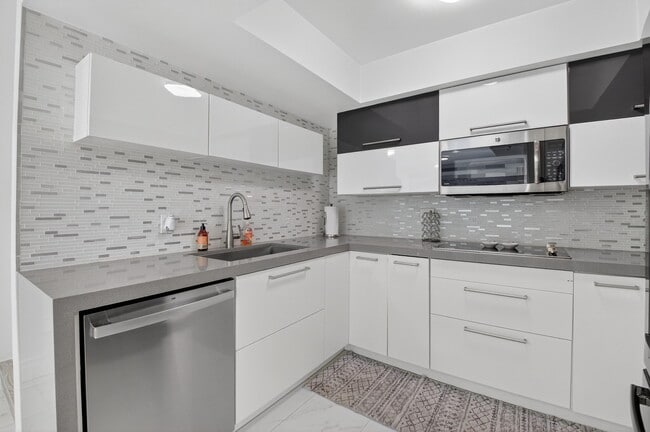 Building Photo - 4310 Village Dr